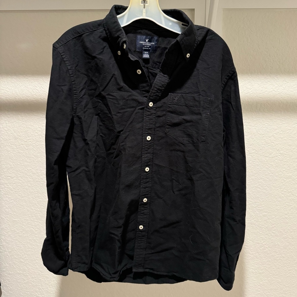 American Eagle classic fit long sleeve black button down